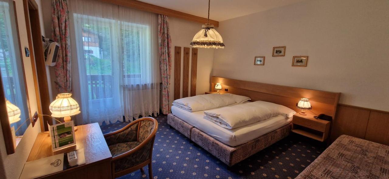 Hotel Roy มัลกาชาเปลา ภายนอก รูปภาพ