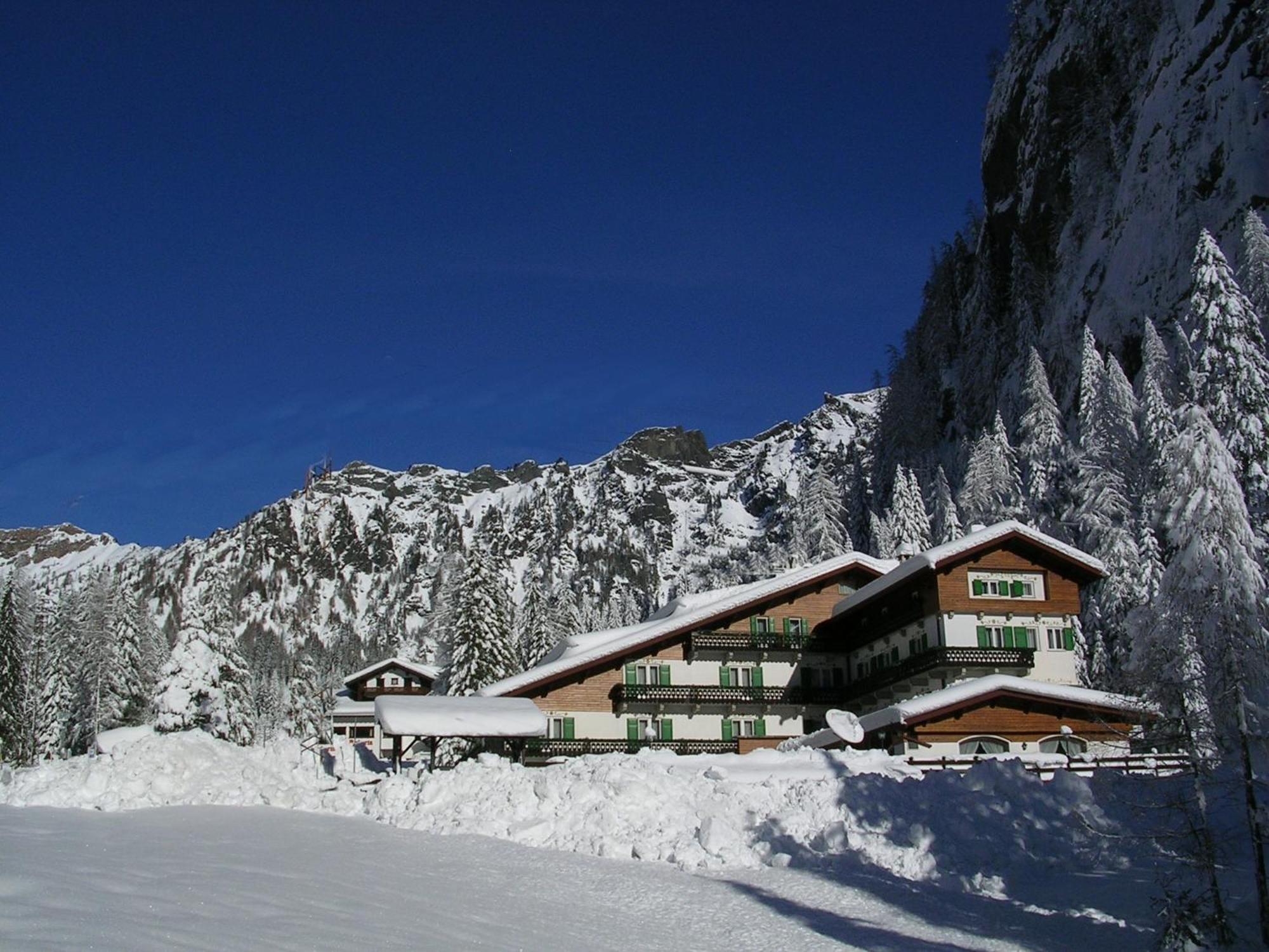 Hotel Roy มัลกาชาเปลา ภายนอก รูปภาพ