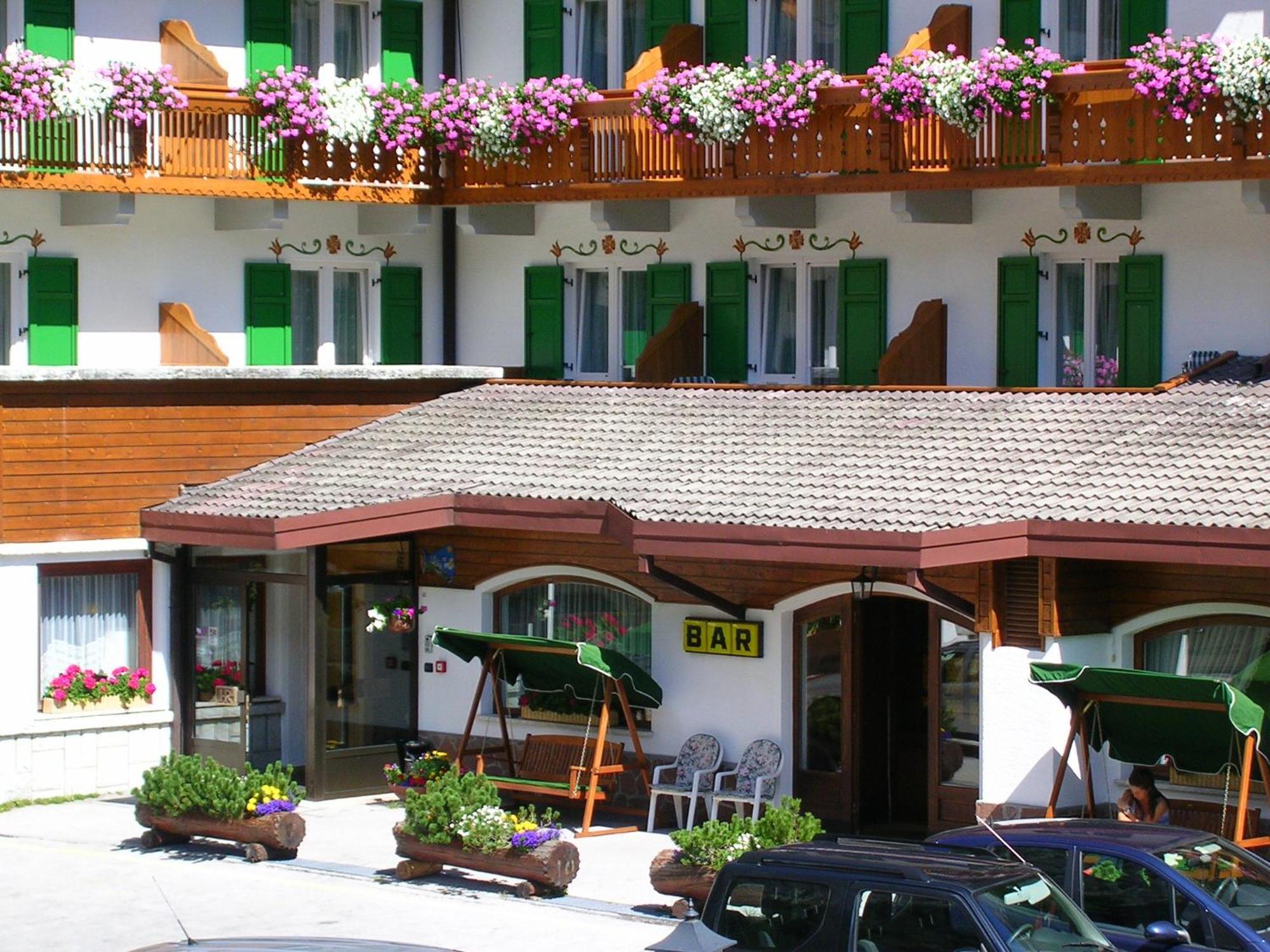 Hotel Roy มัลกาชาเปลา ภายนอก รูปภาพ