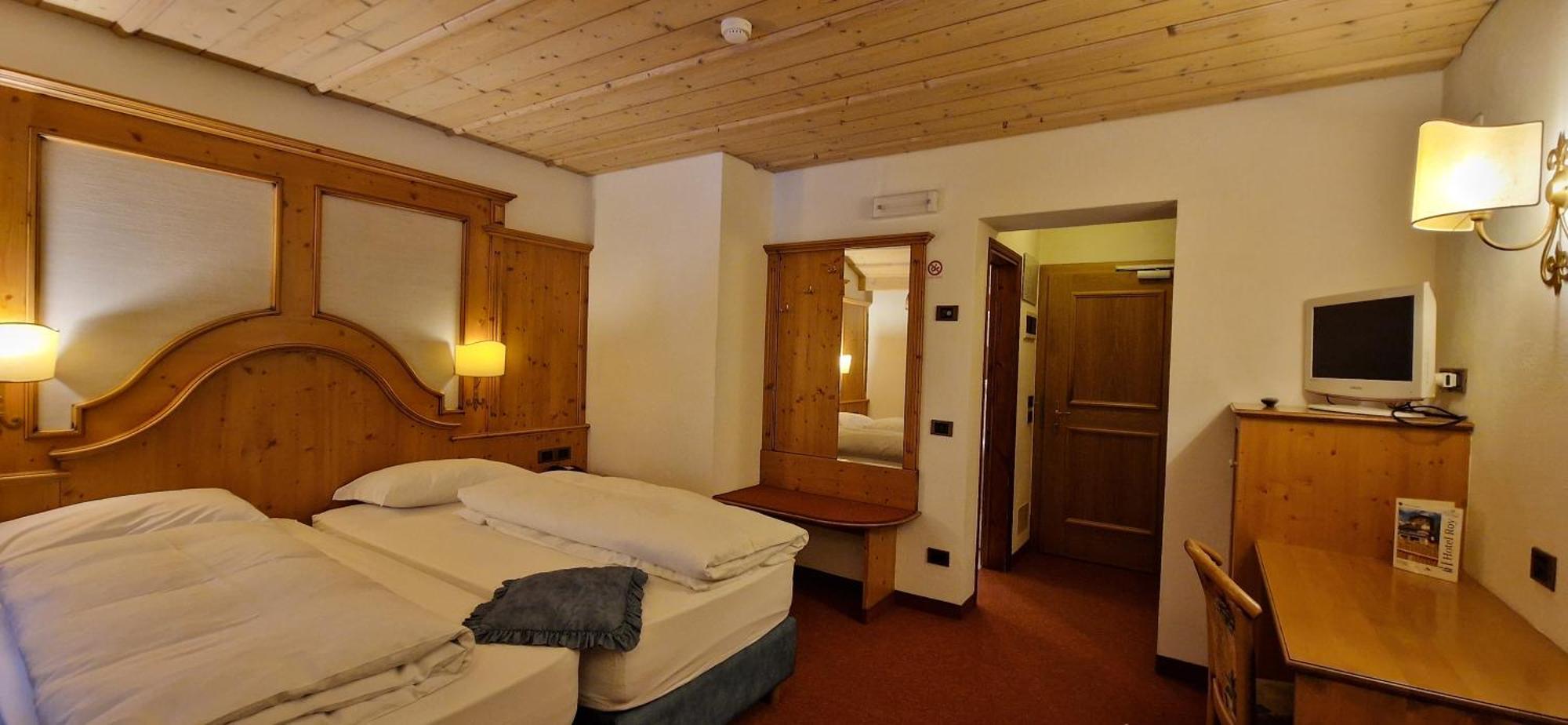Hotel Roy มัลกาชาเปลา ภายนอก รูปภาพ