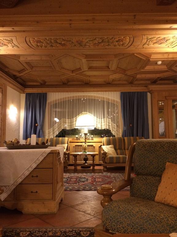 Hotel Roy มัลกาชาเปลา ภายนอก รูปภาพ