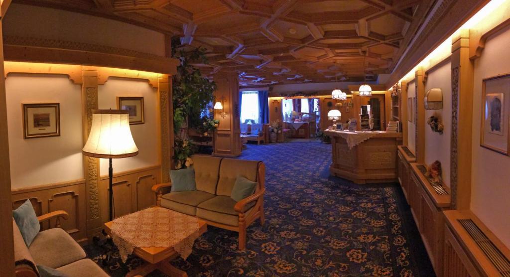 Hotel Roy มัลกาชาเปลา ภายนอก รูปภาพ