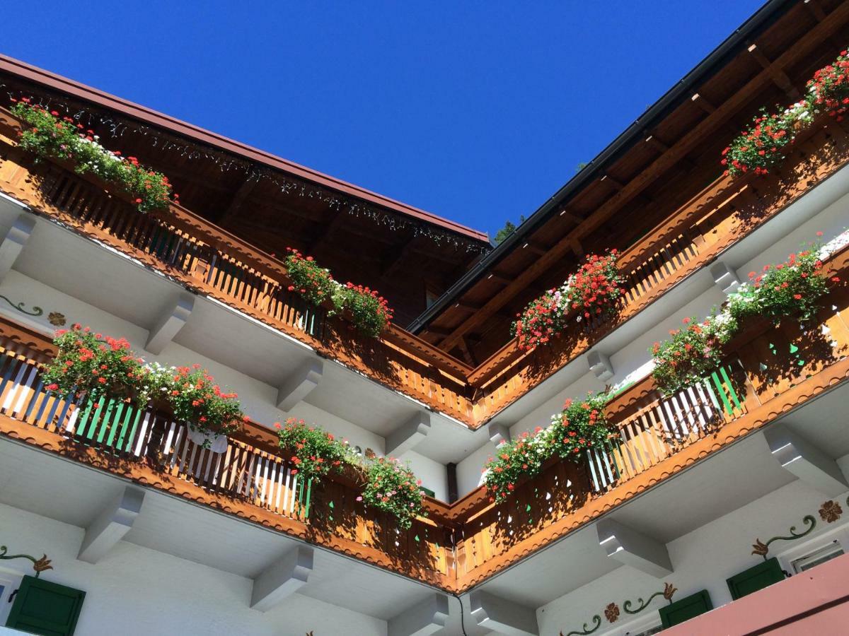 Hotel Roy มัลกาชาเปลา ภายนอก รูปภาพ
