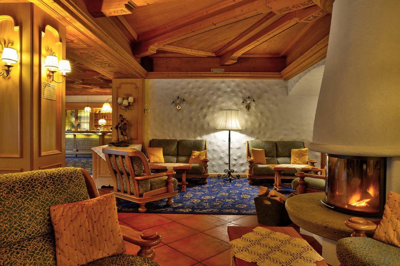 Hotel Roy มัลกาชาเปลา ภายนอก รูปภาพ